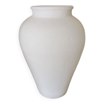 Rounded white vase