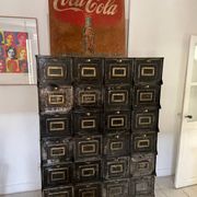 Strafor cabinet with flaps