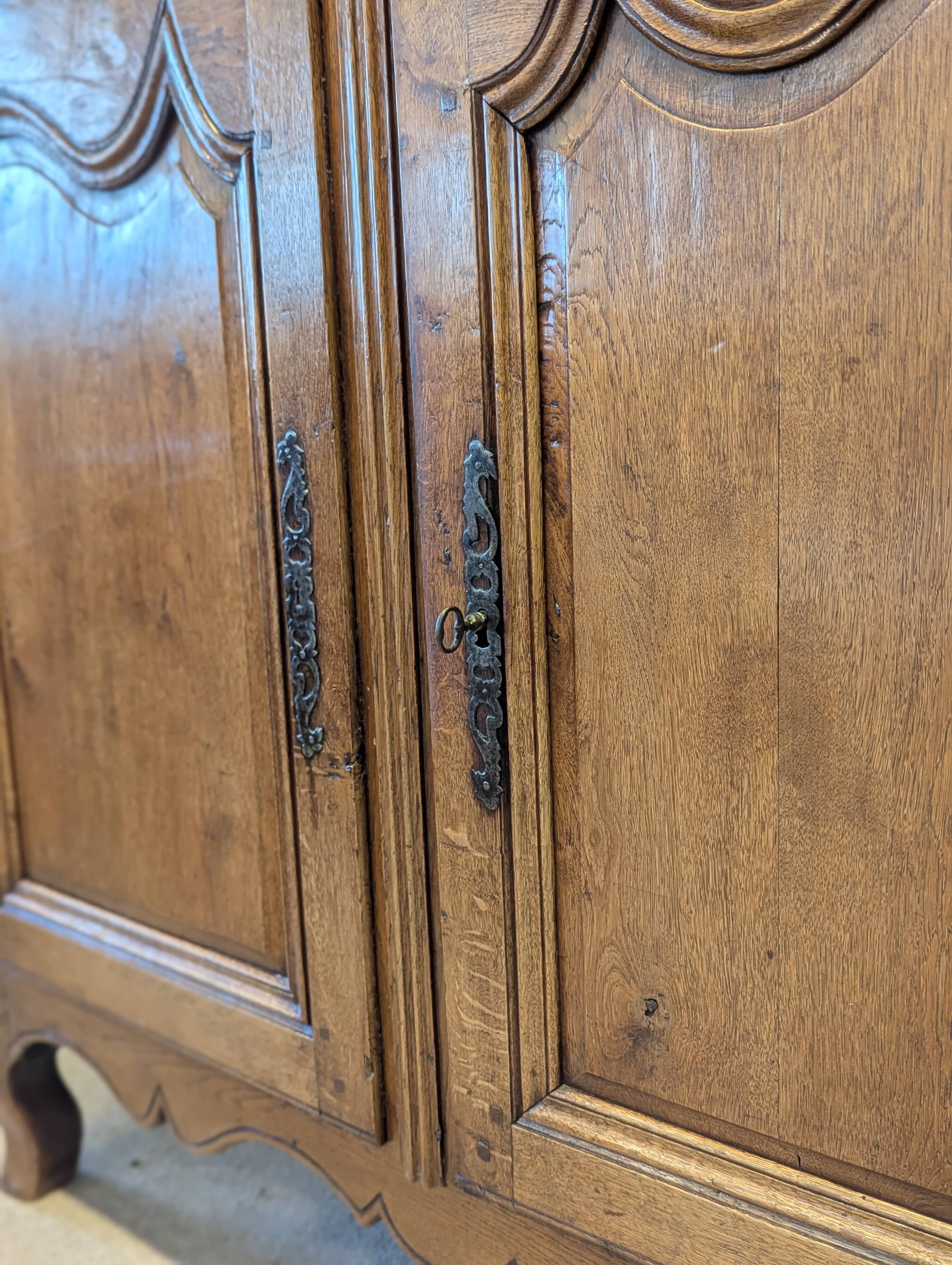 Old country buffet in solid oak – 18th / early 19th century