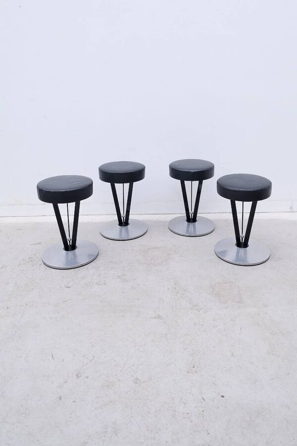 Ensemble de 4 tabourets Modèle ''Dry Martin'' de Pedro Miralles pour Akaba en métal et cuir, 1980