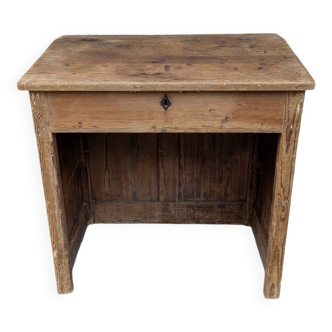 Bureau d'écolier avec rangement