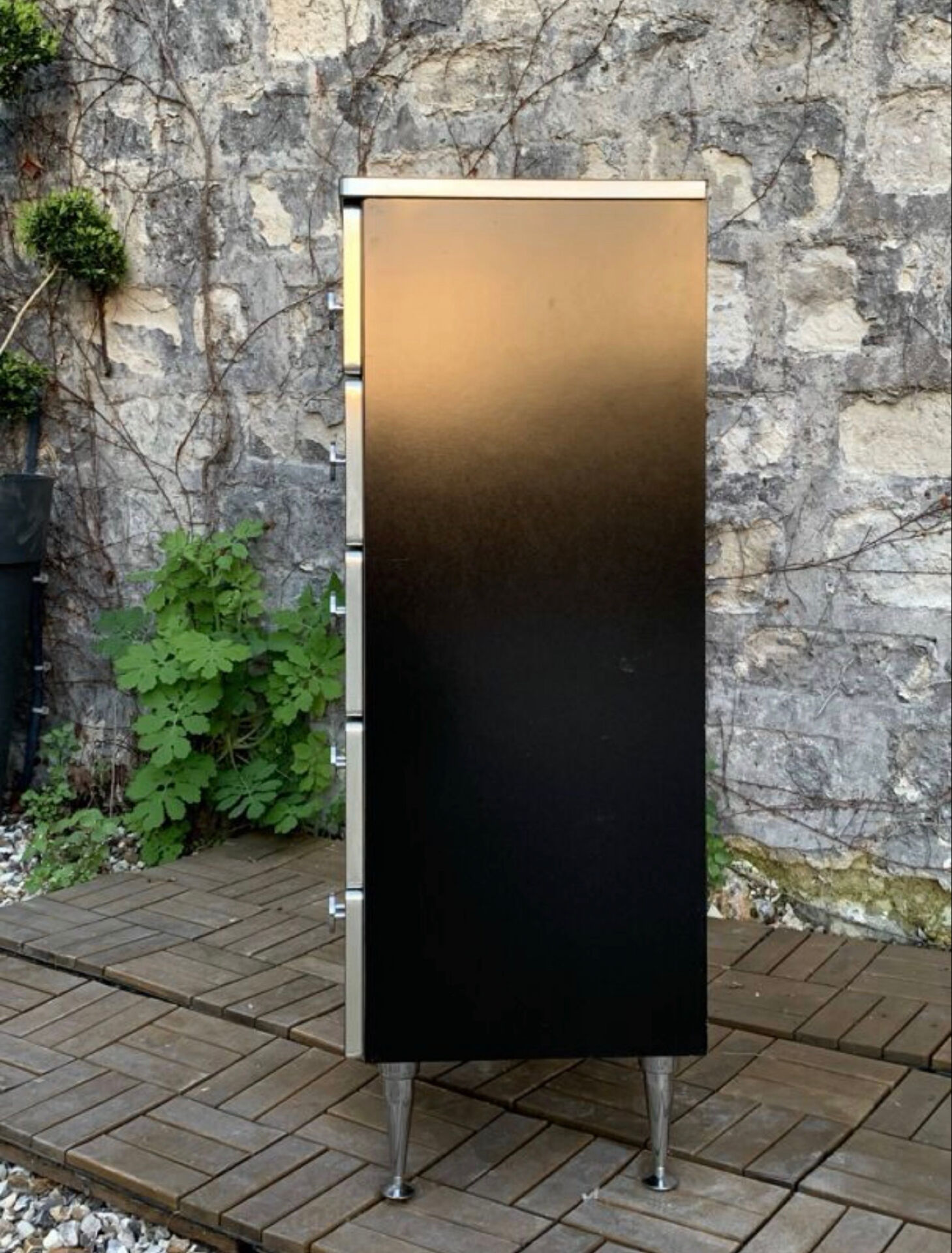 Chiffonnier vintage noir satiné et poignées chromées 1970