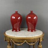 Paire de vases rouges en céramique, xxe siècle