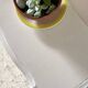 Table de chevet en bois et blanc vintage