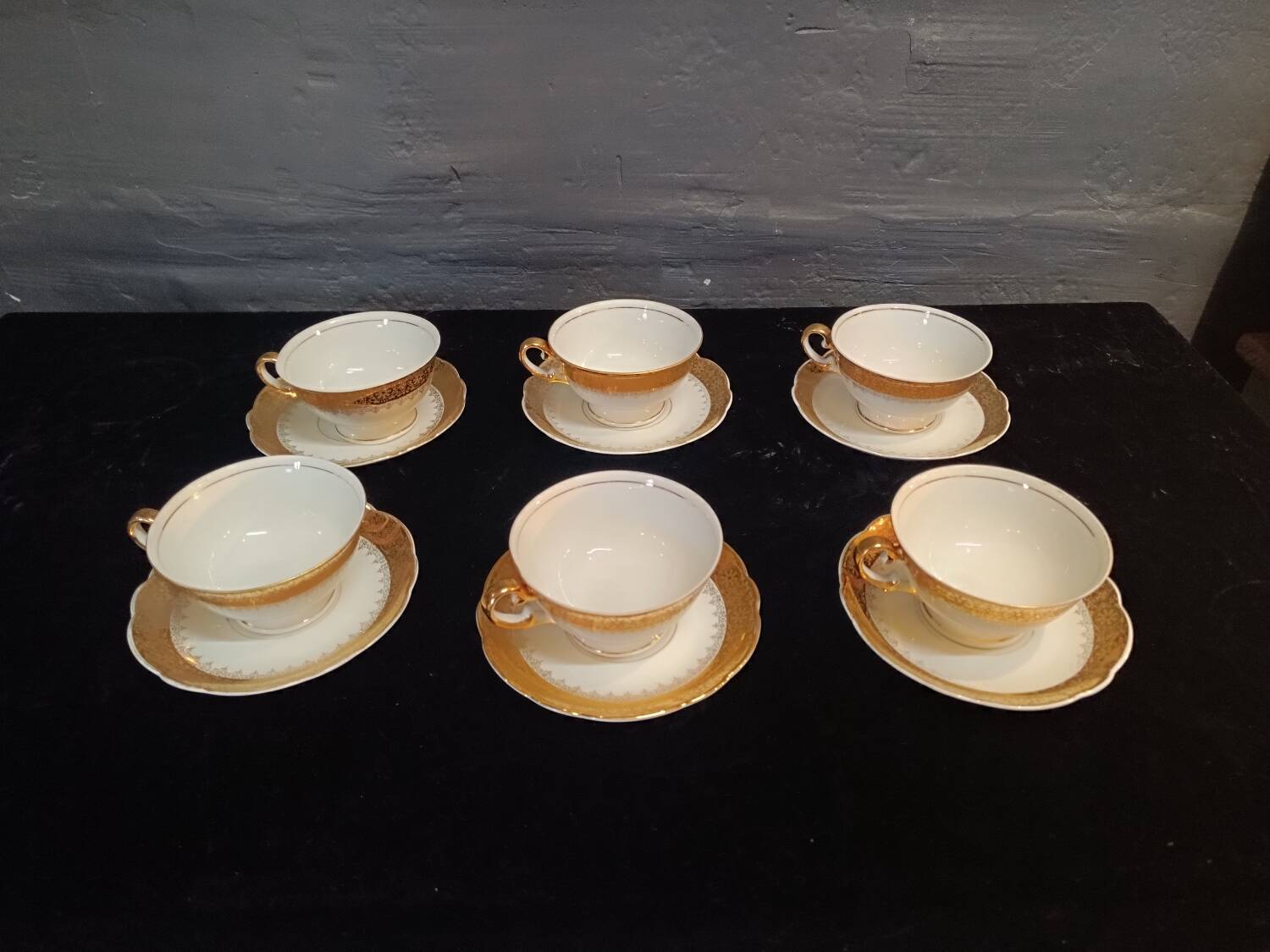 6 cups and saucers in porcelain