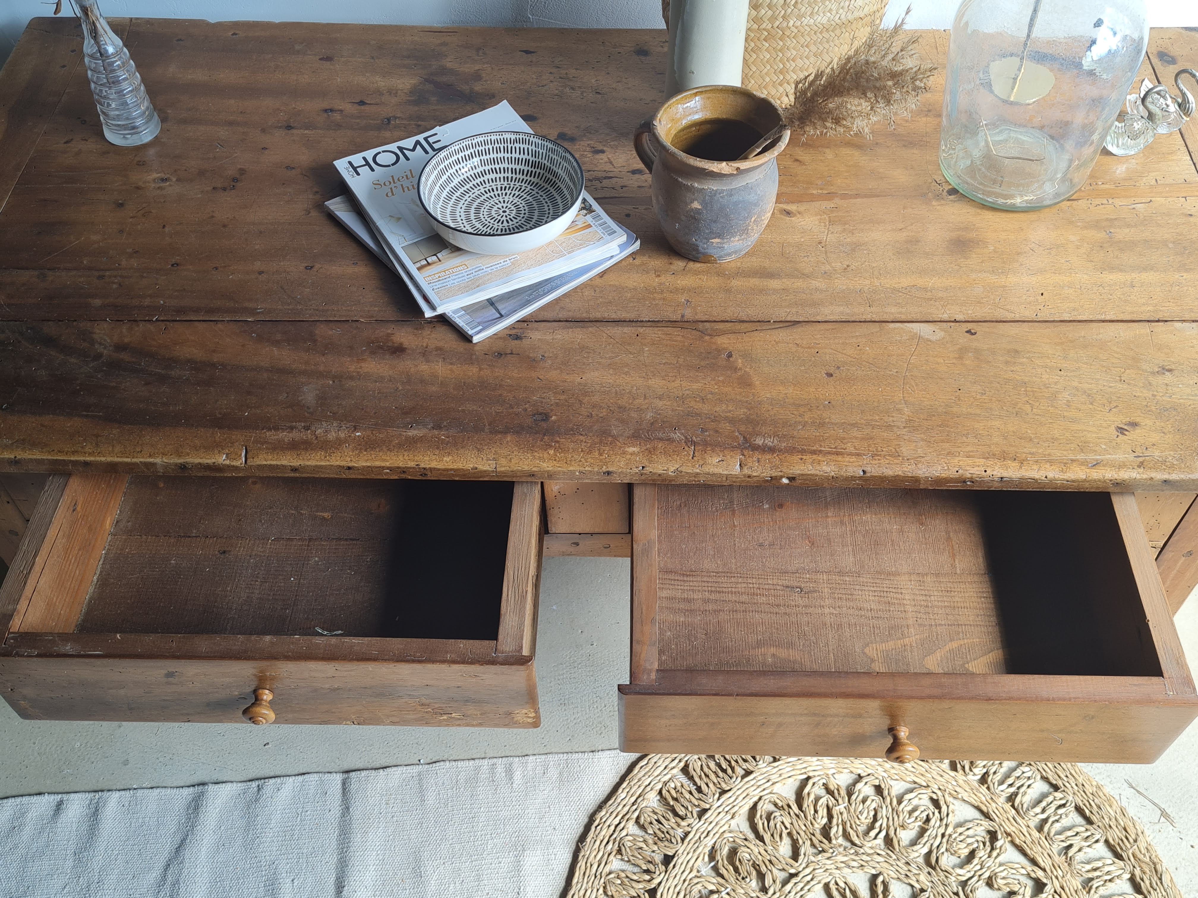 Vintage firm-minded coffee table