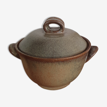 Sandstone pot with lid