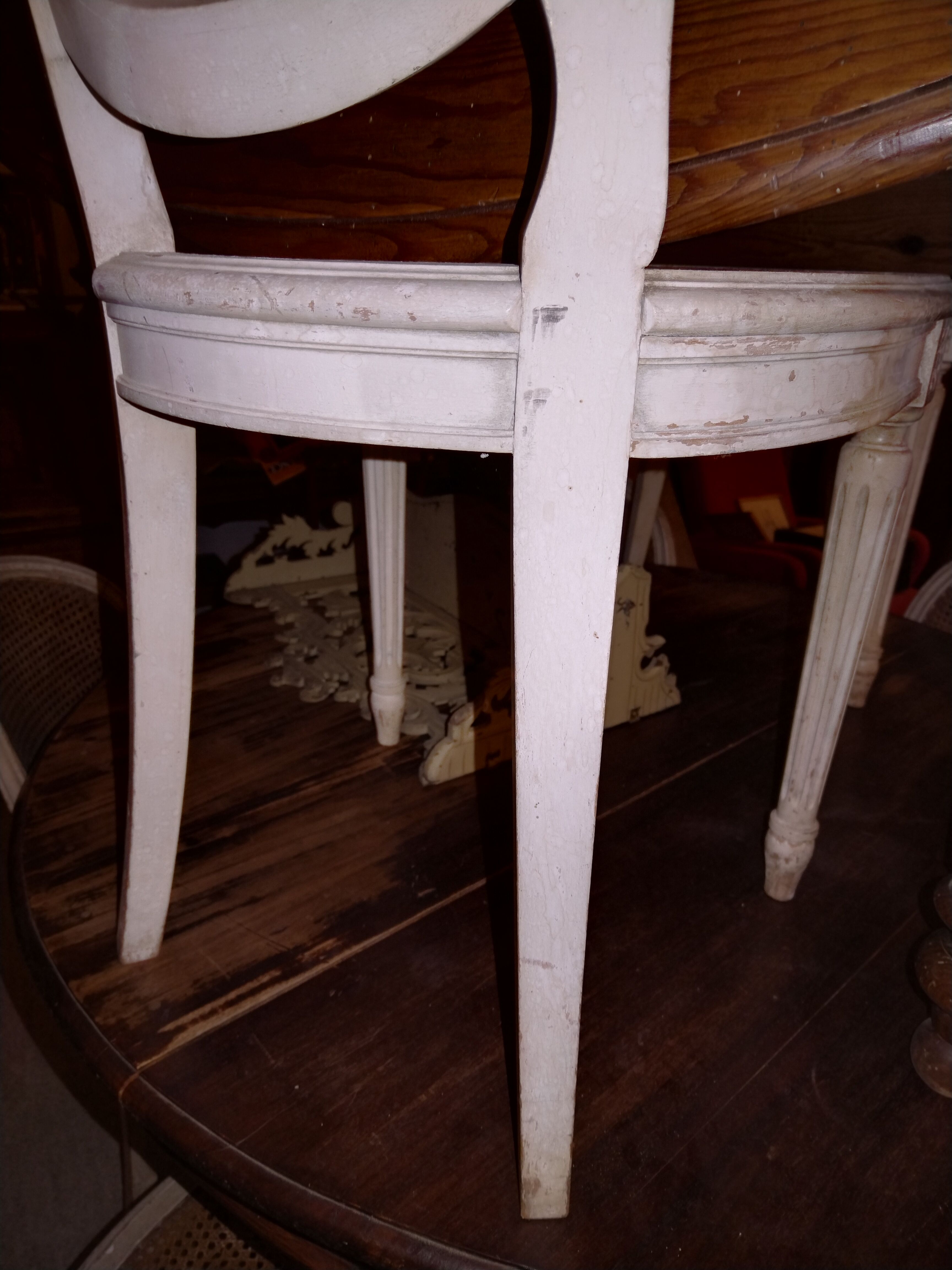 Lot Louis XV medallion chairs canned