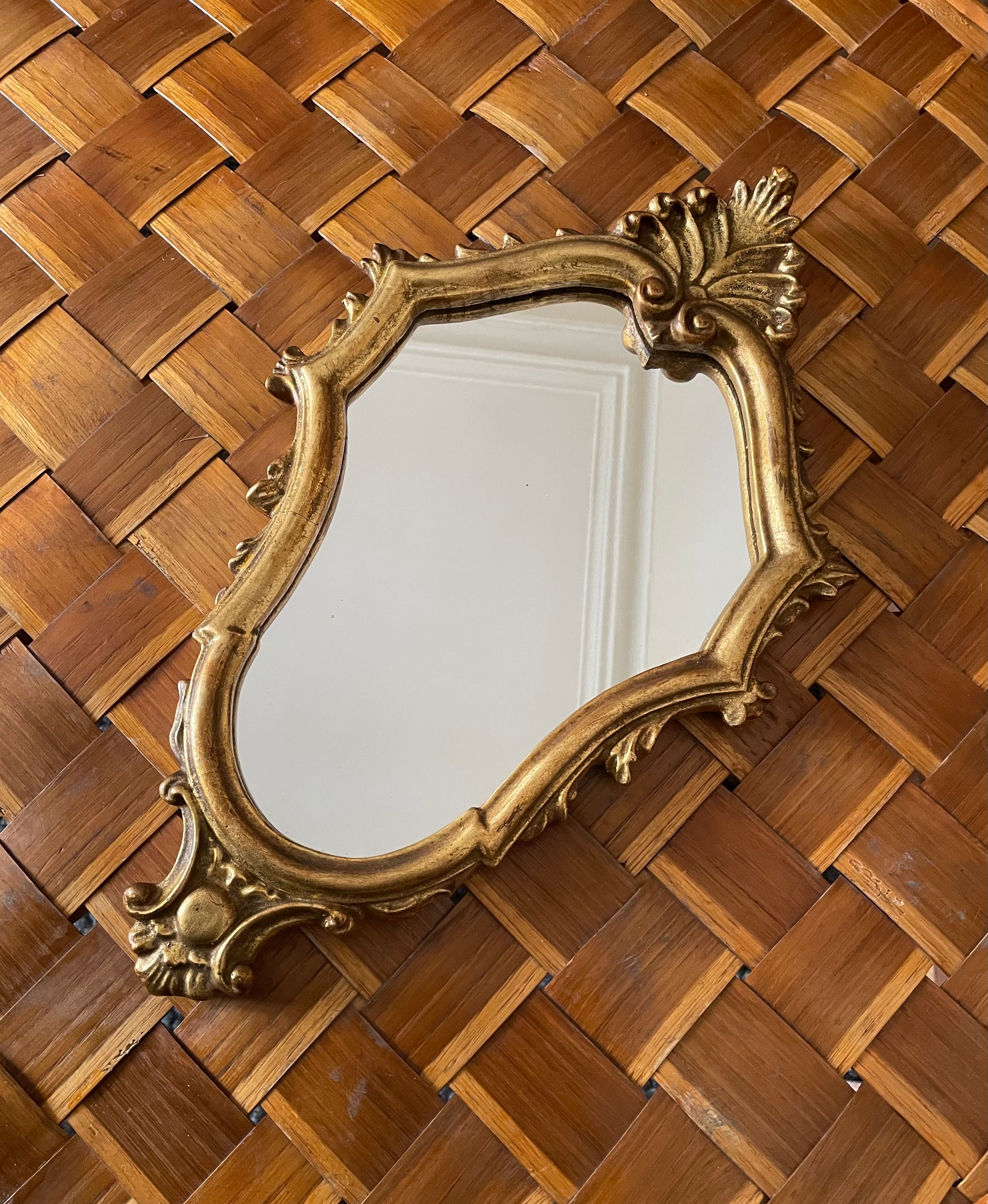 Miroir en résine doré style Louis XV h47 X l28