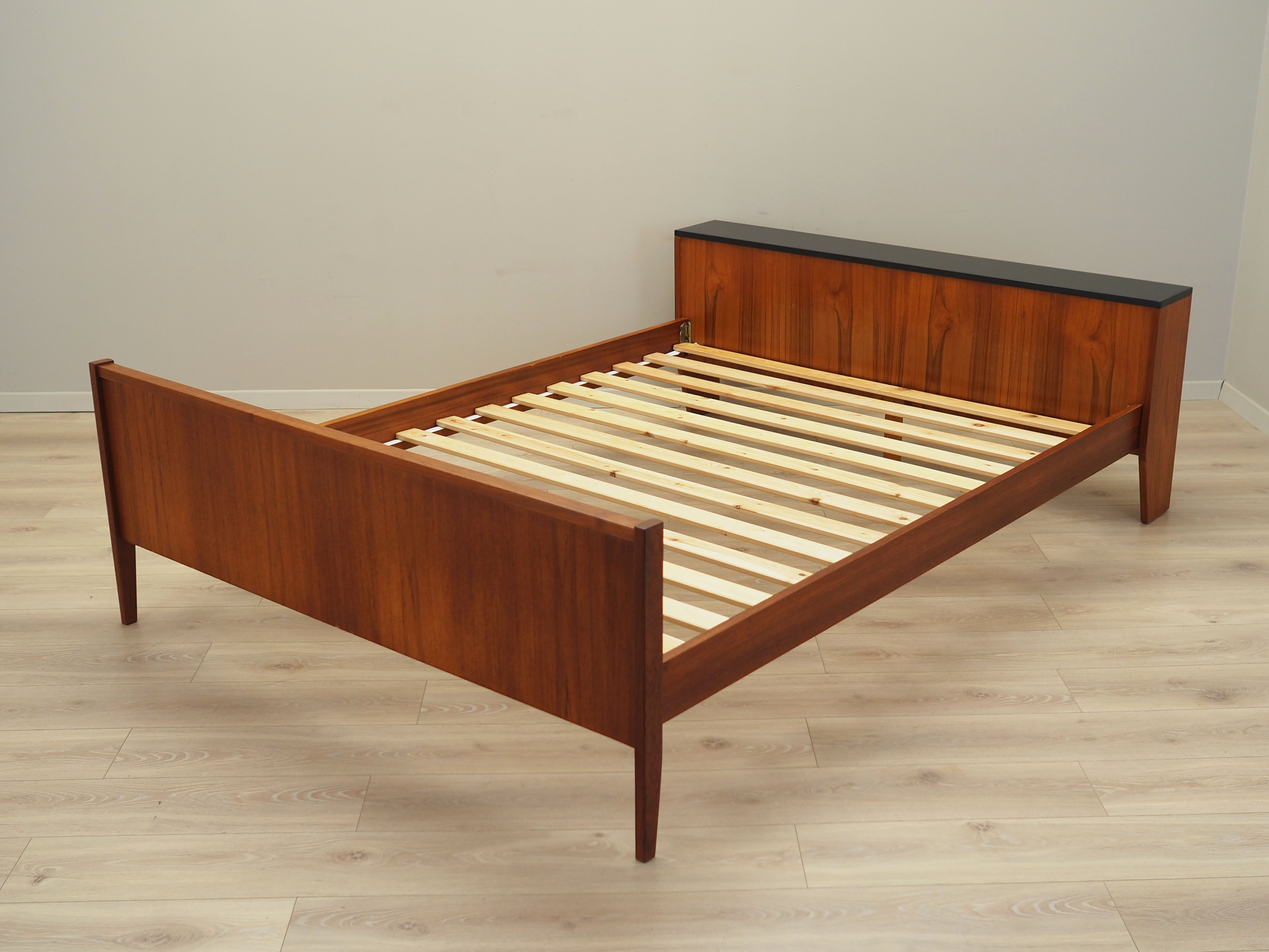 Lit en palissandre, design danois, années 1970, production: Danemark