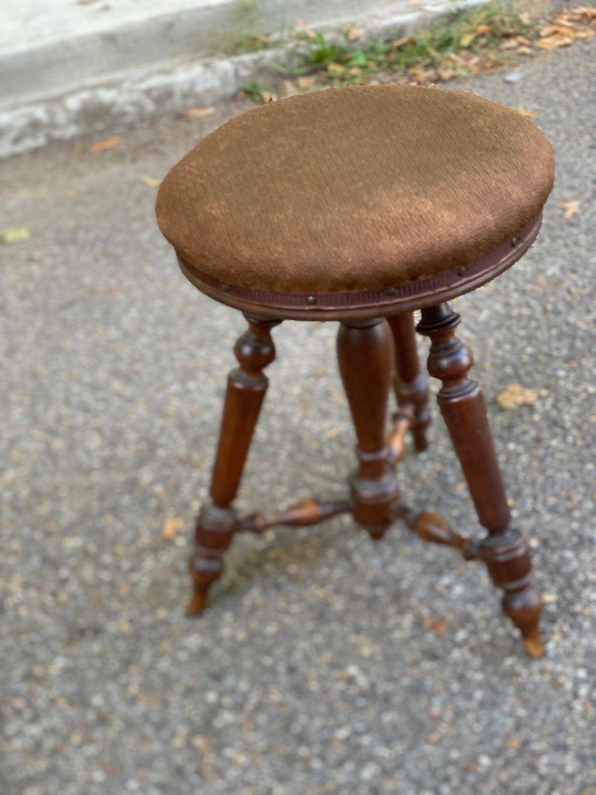 Napoleon III Adjustable Round Piano Stool
