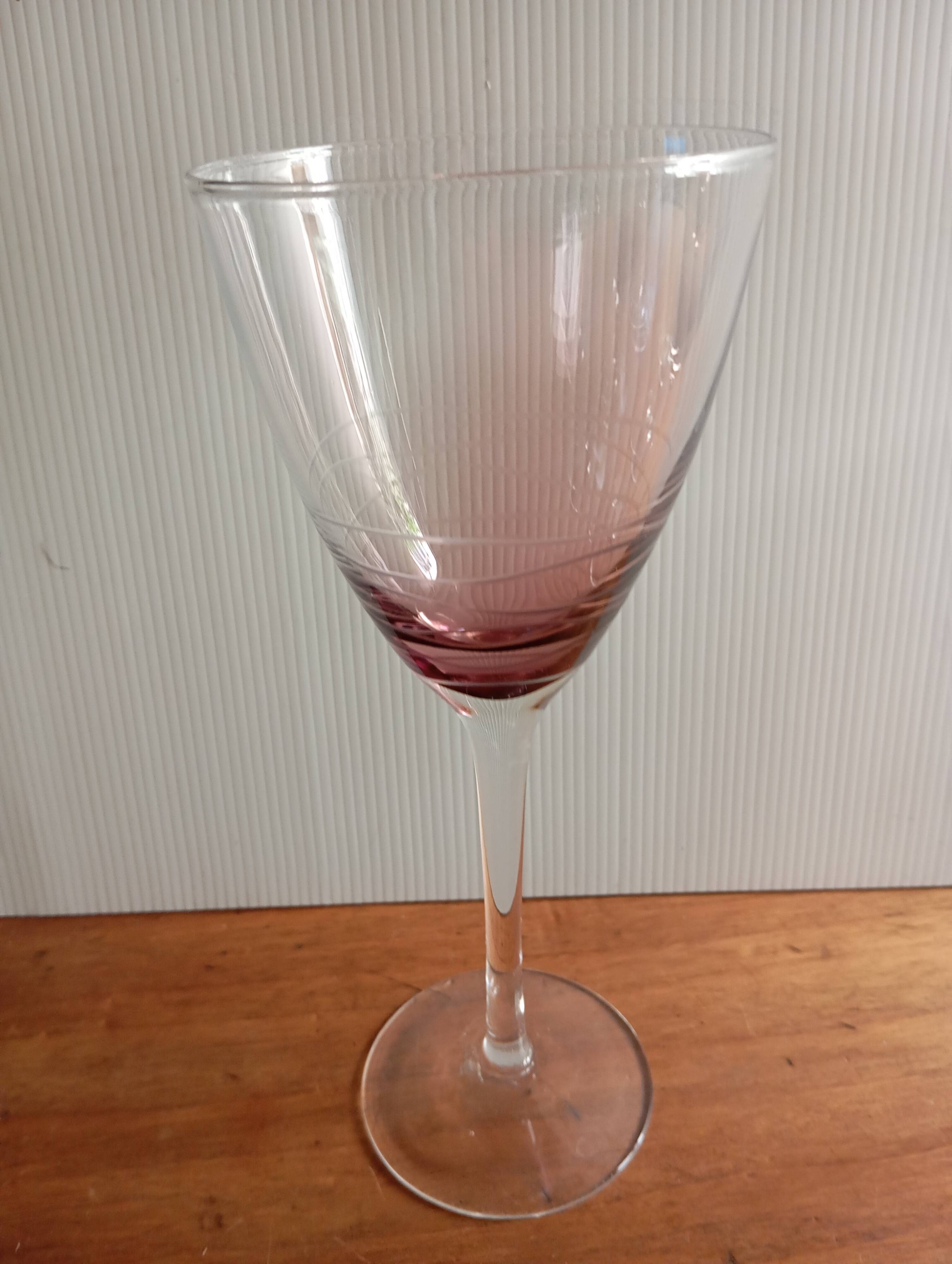 Set of 8 vintage stemmed glasses