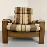 Vintage 1970s design armchair made of wood and fabric.