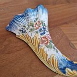 Wall-mounted bouquet holder in Nevers faience - By Amand Hiver