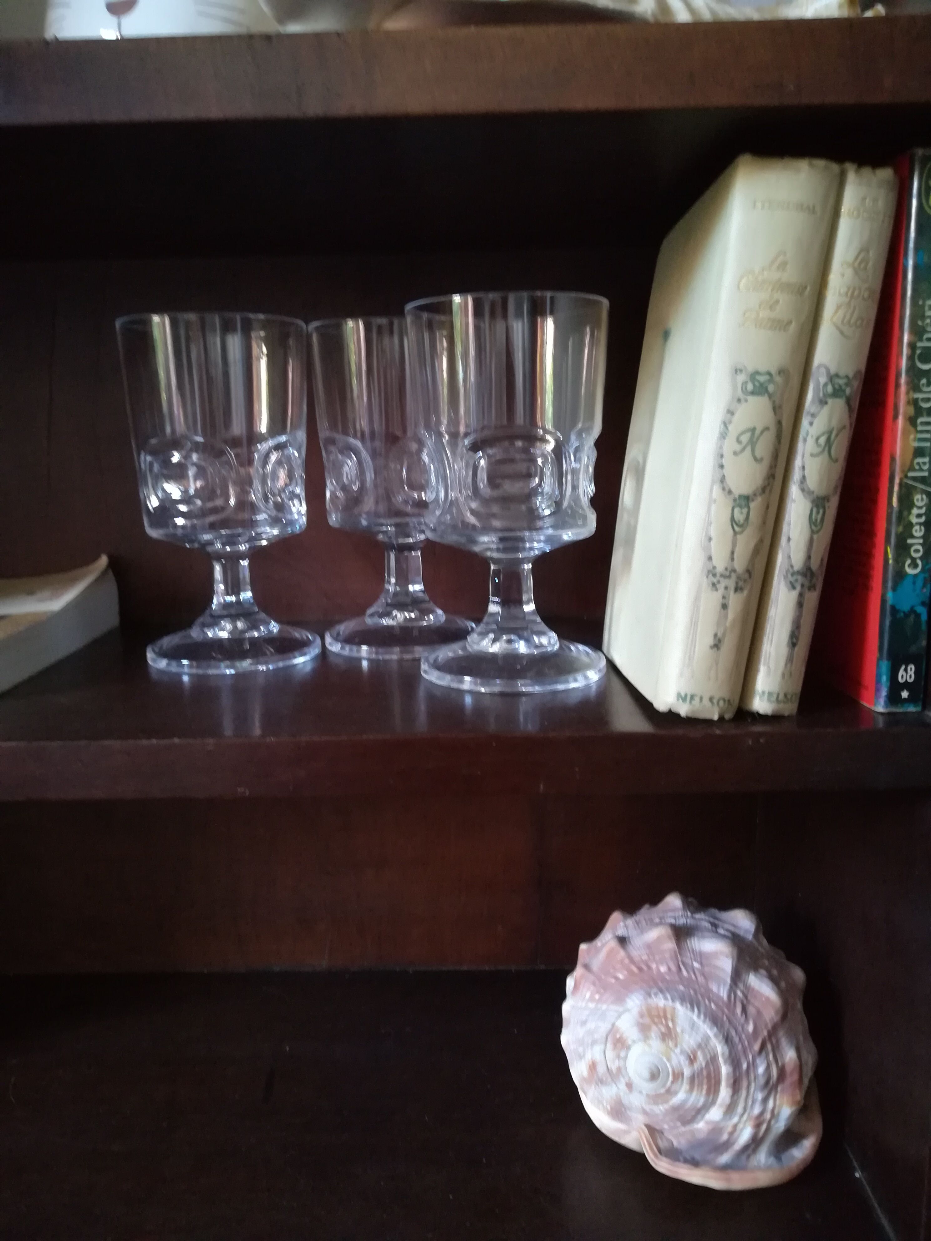 Art deco shelf