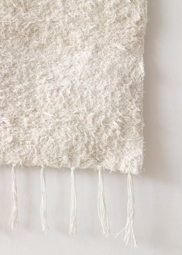 Thick white carpet - 65 x 120 cm