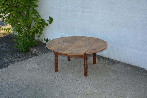Round coffee table