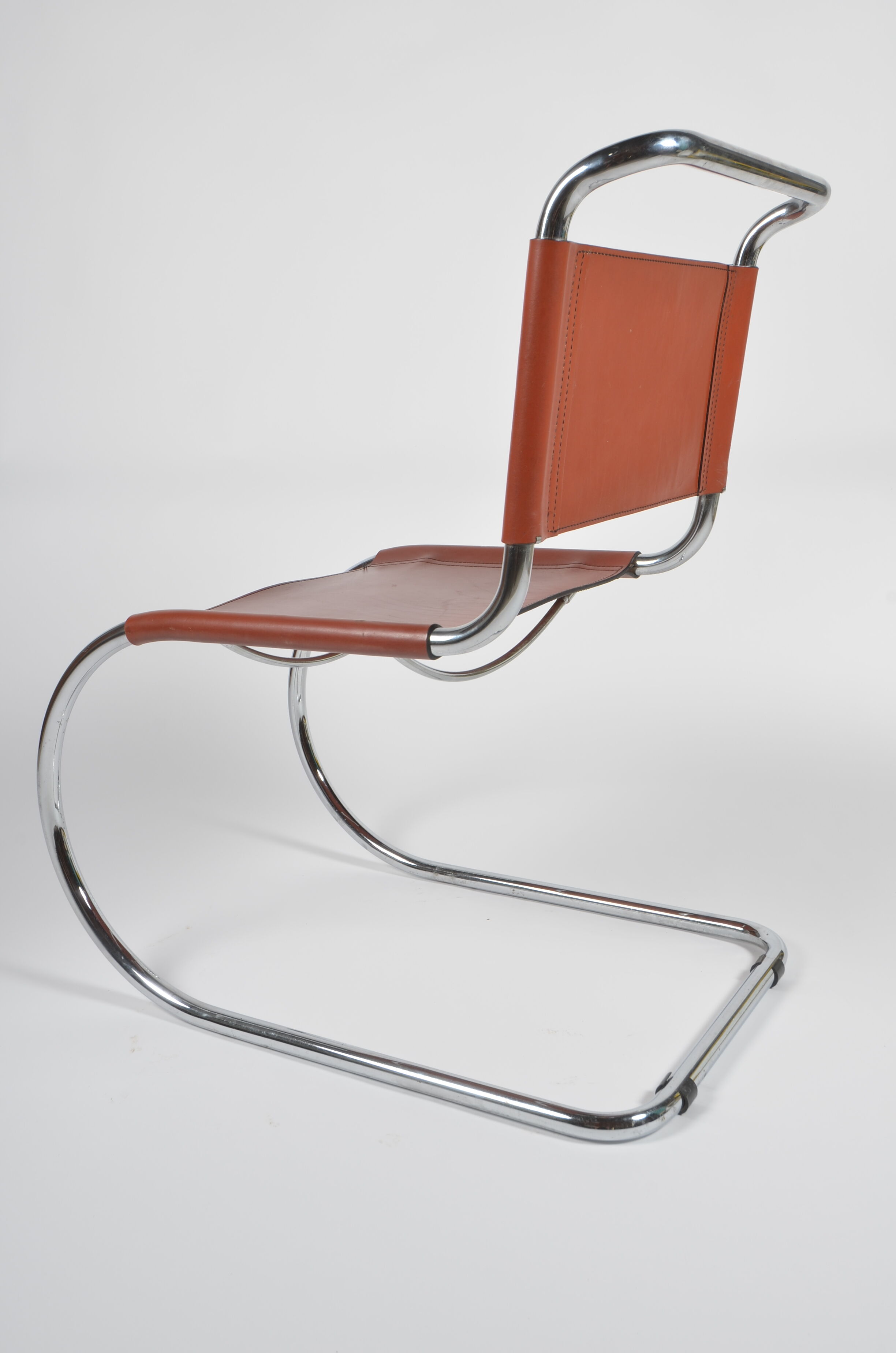 Chaise MR10 édition Thonet