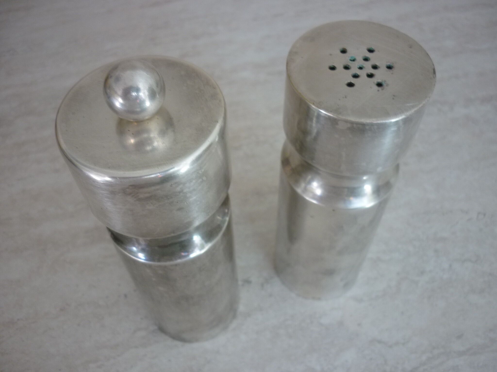 Ermetic salt and pepper shaker by Stéphane Prud'homme in silver metal