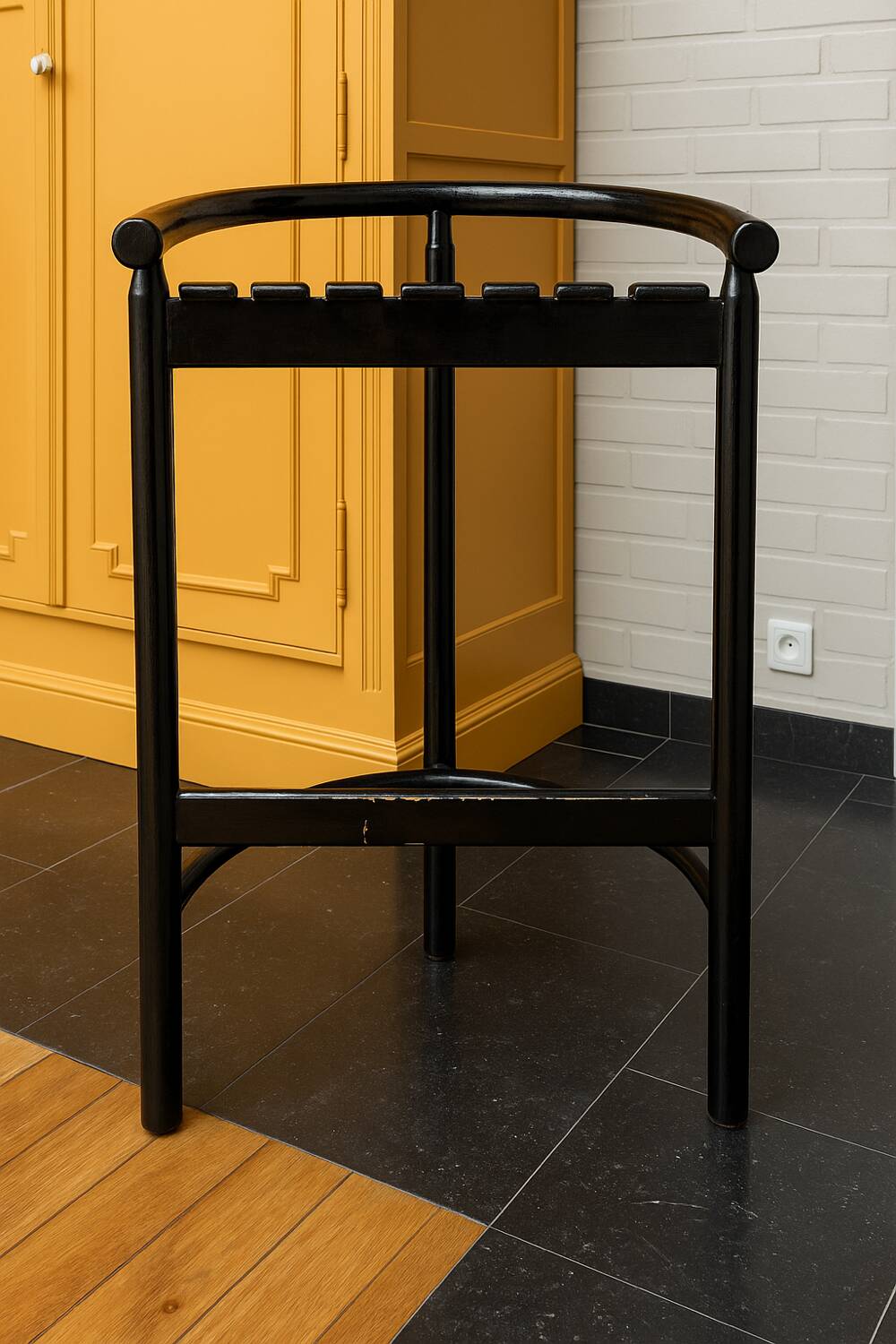 Allmilmö vintage high chair 1980 – postmodern design in curved oak