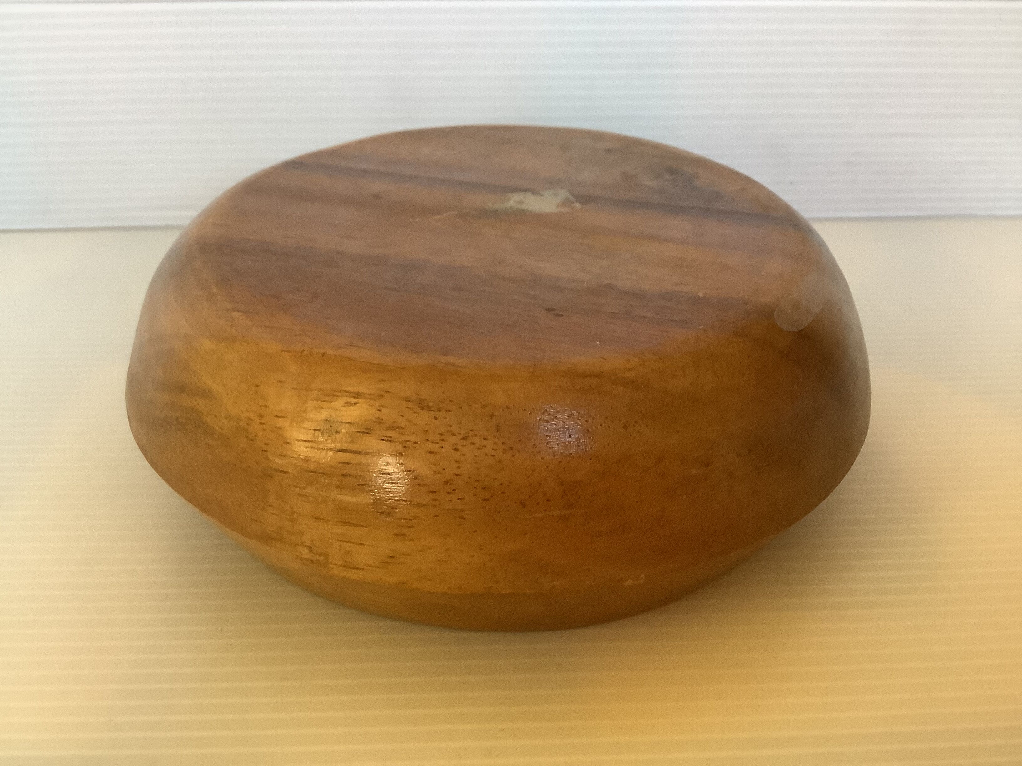 Round wooden pocket emptier