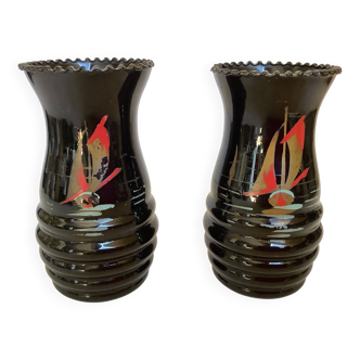 Paire de petits vases opaline noire peinte