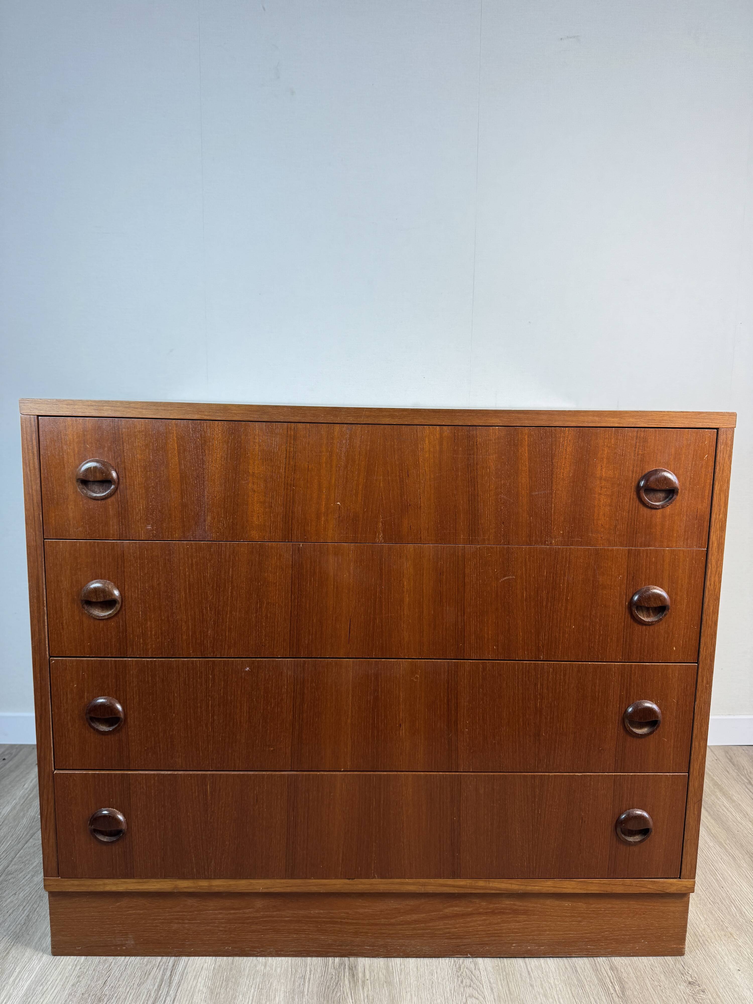 Commode 4 tiroirs teck — années 60/70