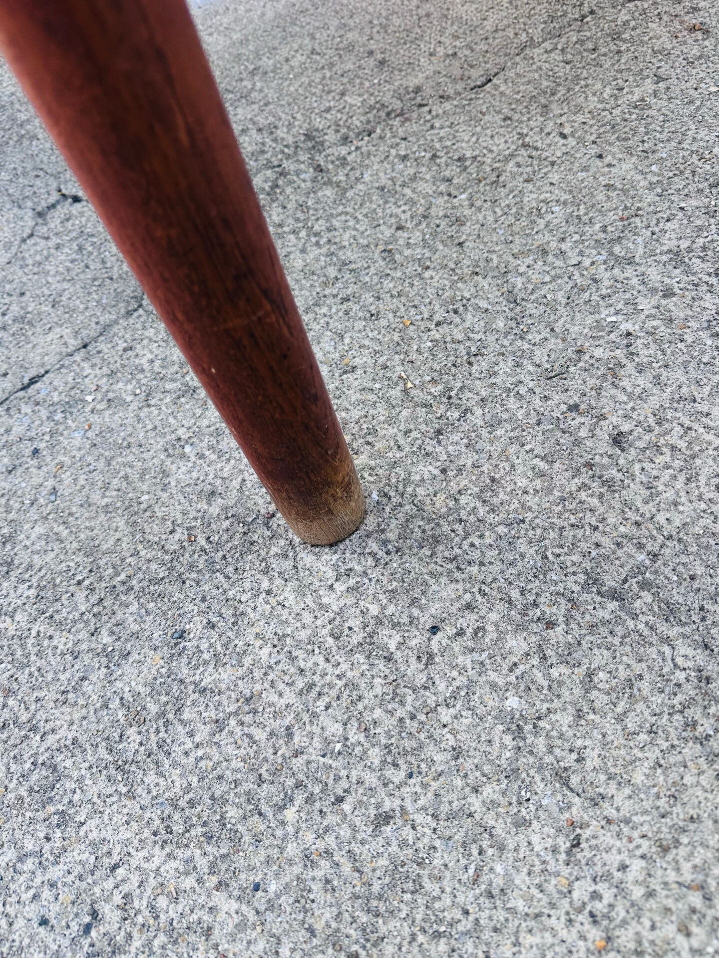 Table scandinave