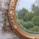Miroir ovale vintage doré à décor floral et verre biseauté – 58 × 48 cm