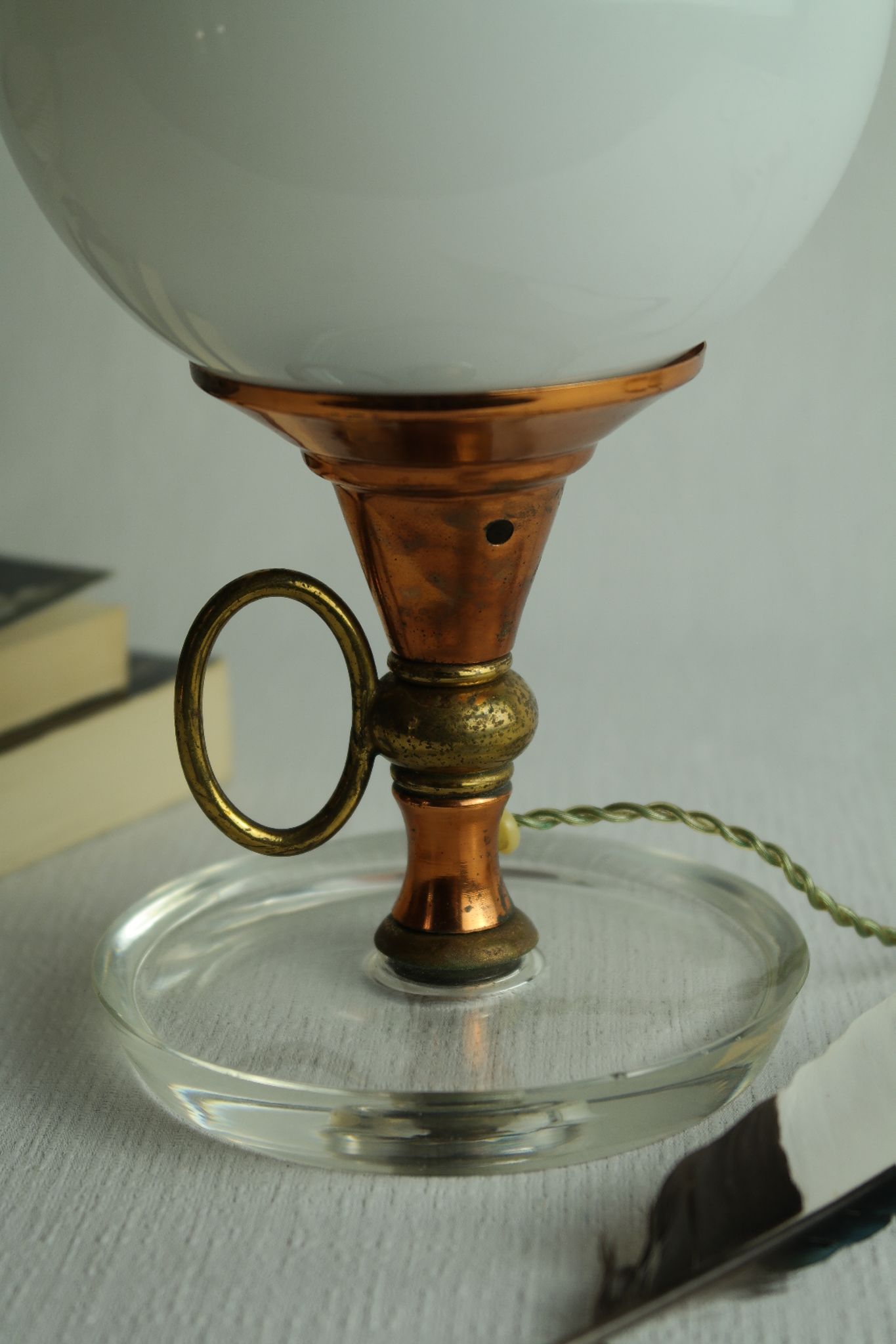 Lampe globe verre cuivre et laiton vintage