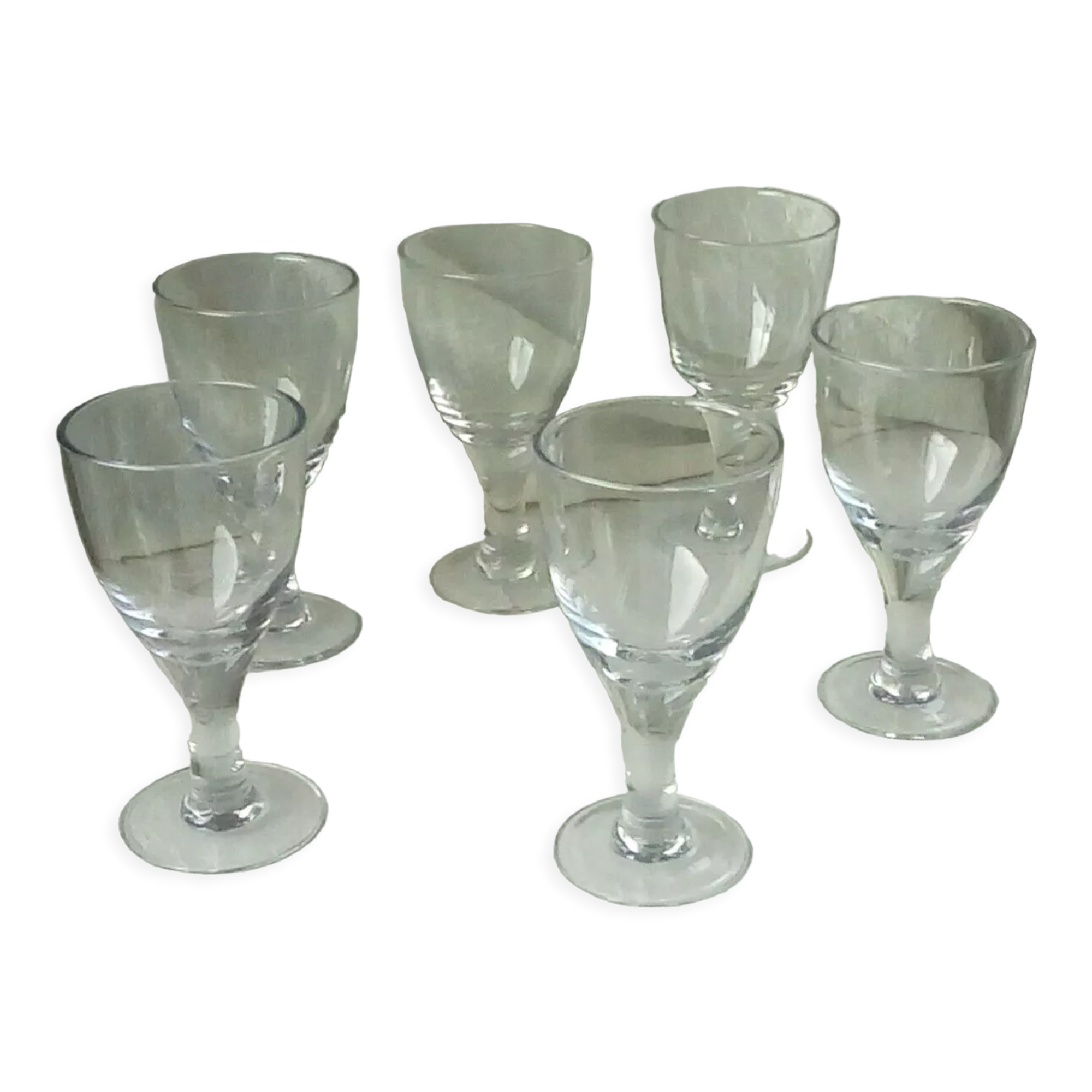Verres a pied trompeur en verre epais bistrot
