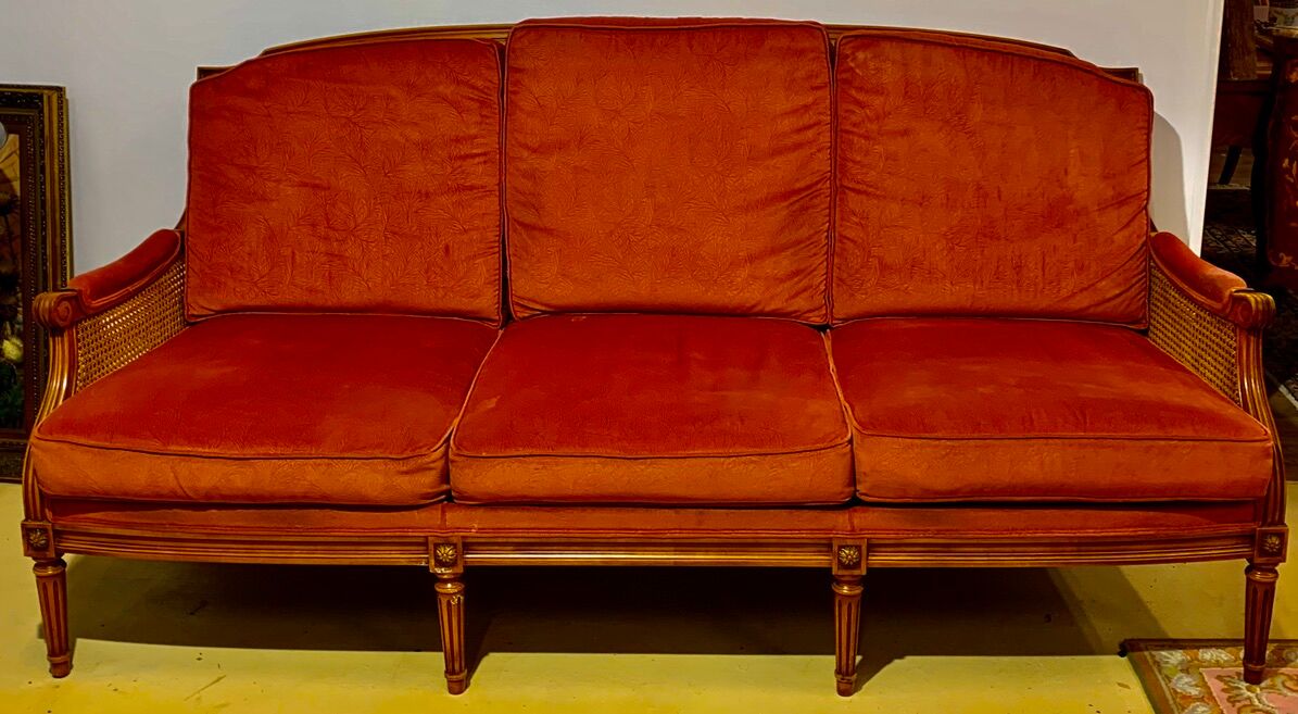 Three-seater sofa in cannage and pink velvet