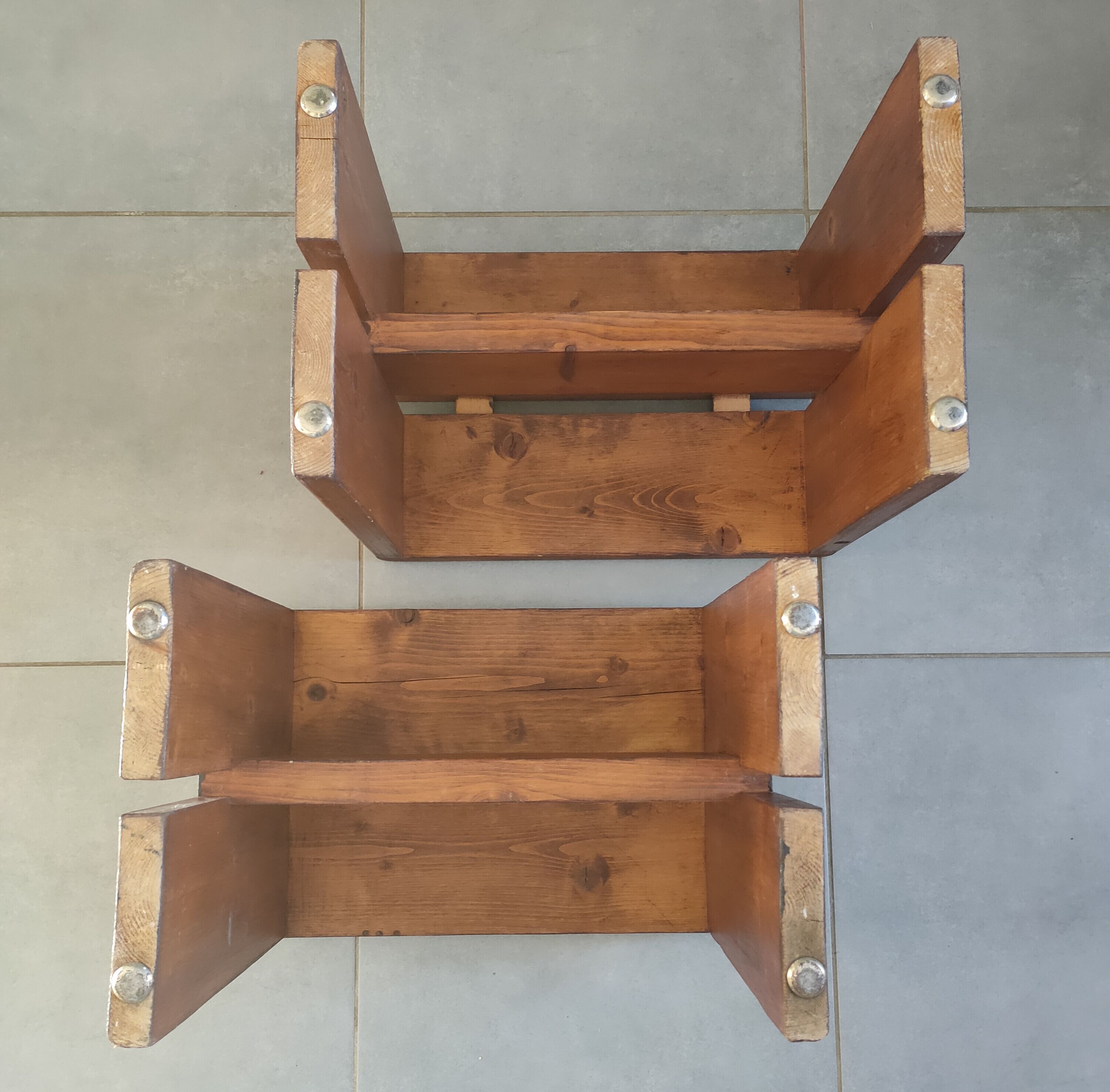 Paire de tabourets "Les Arcs" de Charlotte Perriand
