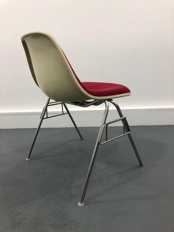Chaise en fibre de verre par Charles & Ray Eames pour Vitra, années 1960