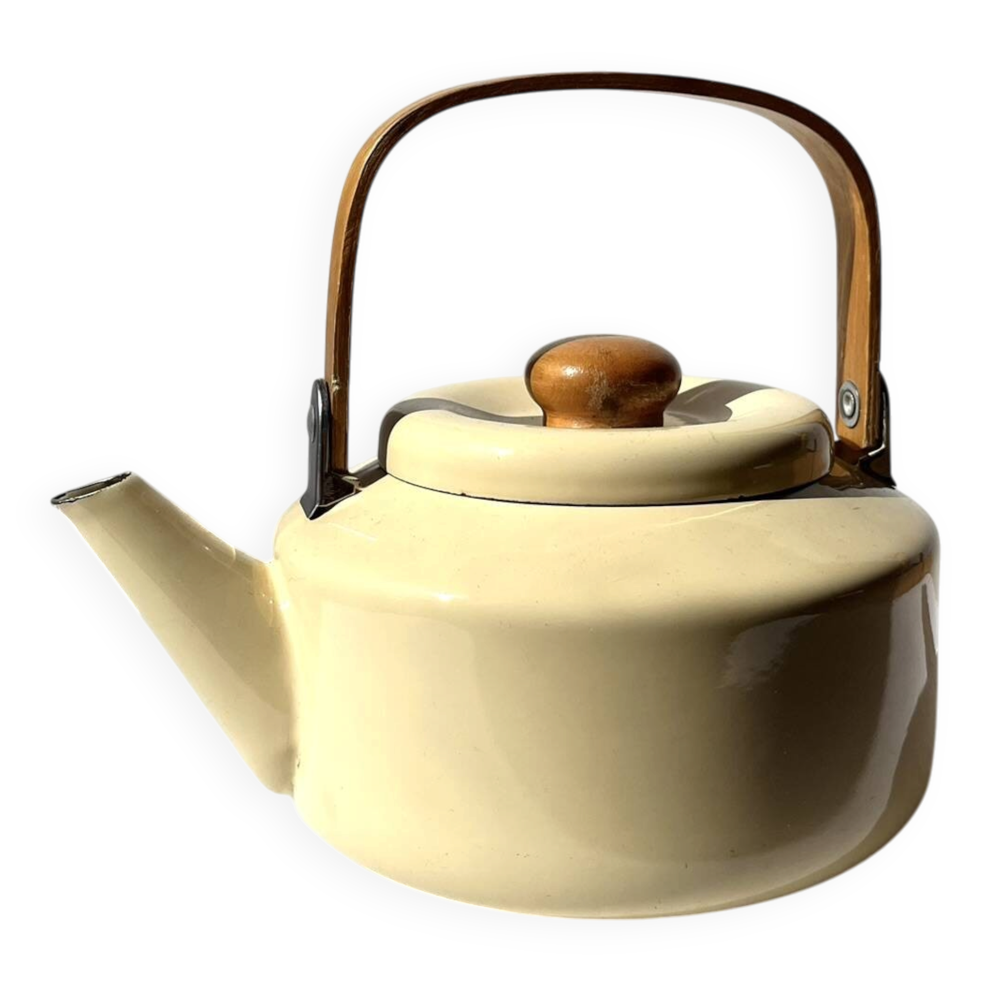 Vintage enamelled metal kettle in beige, Copco style.