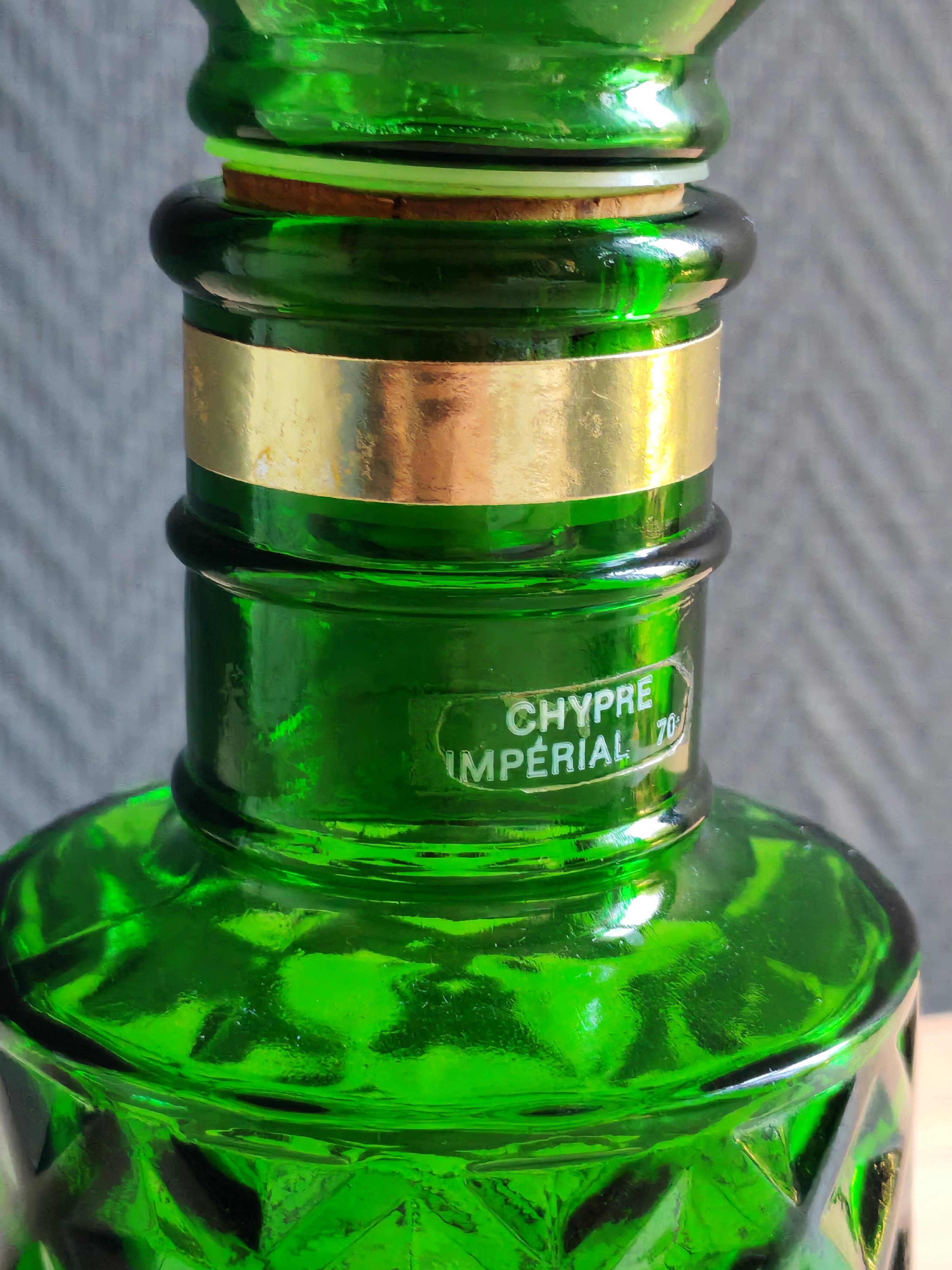 Carafe à whisky vintage en verre vert moulé pointe de diamant