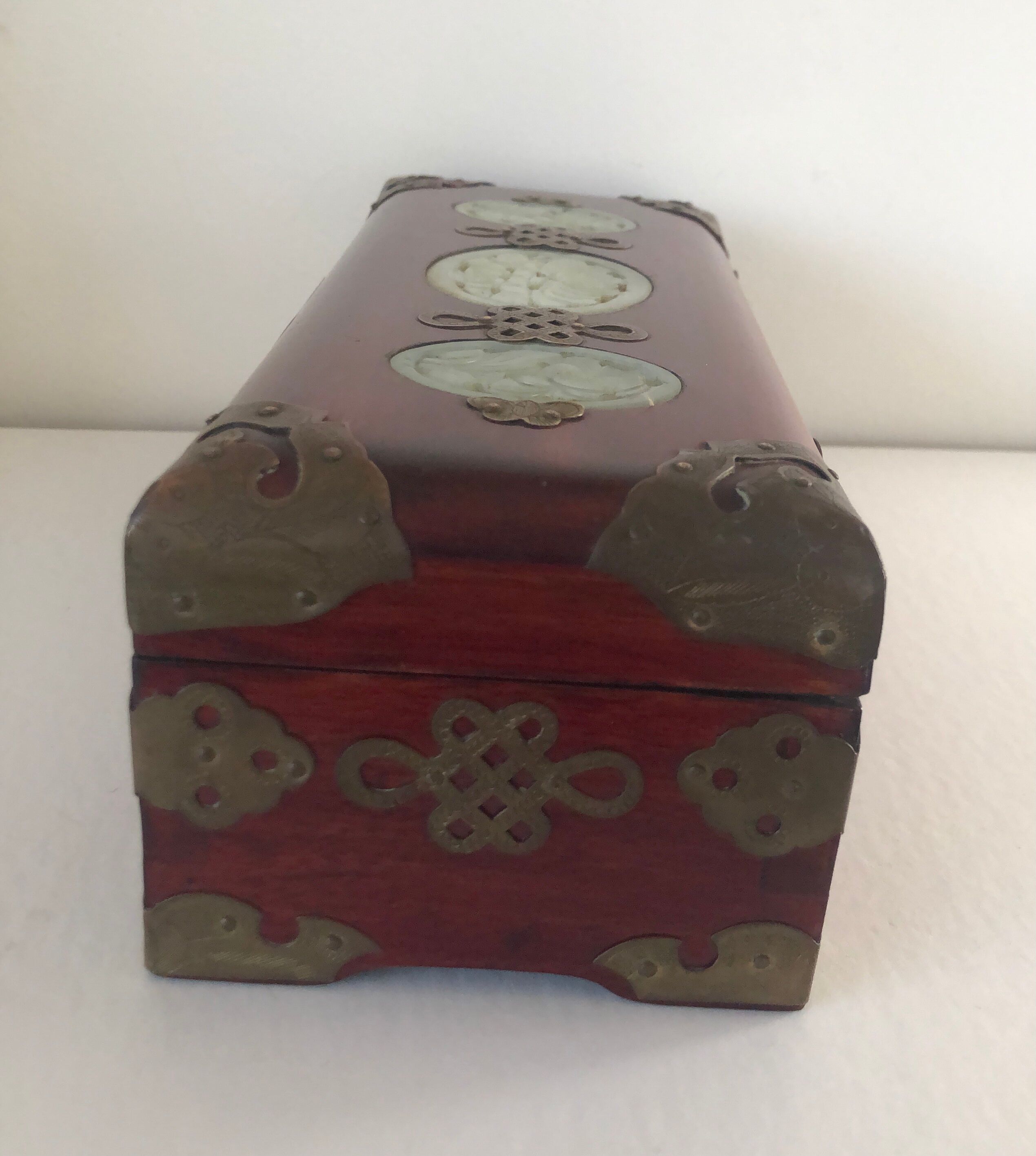 Chinese jewelry box in brass and Jade Mahogany wood