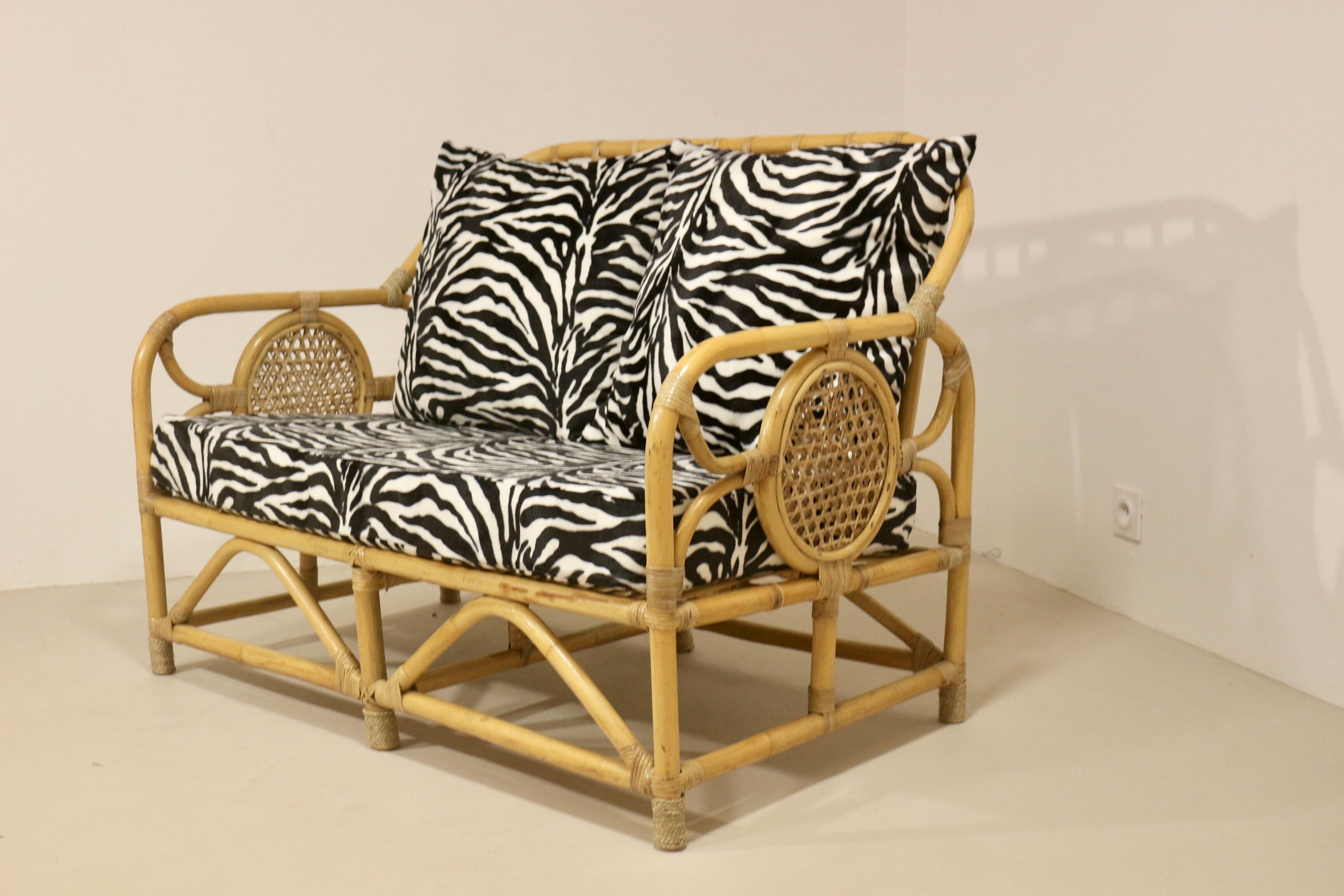 Vintage rattan sofa 2 places year 60