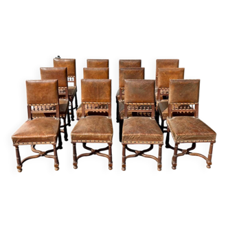 Série de 12 chaises Henri II style neo-Renaissance en noyer