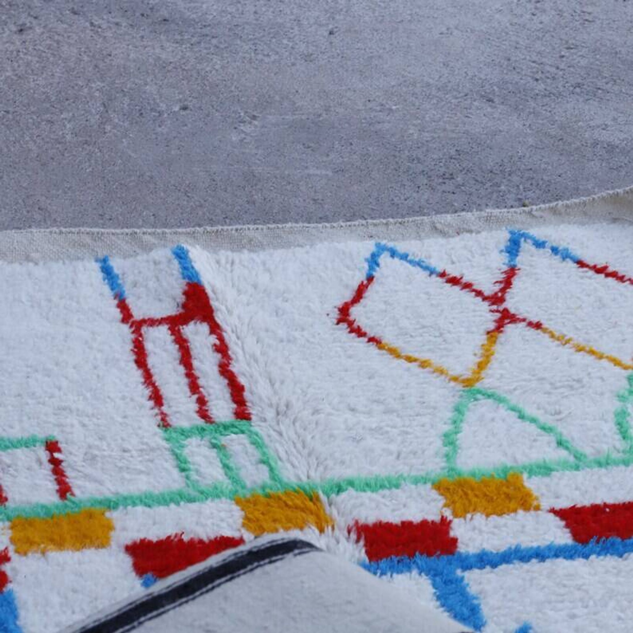 Handmade natural wool rug 250cm x 150cm