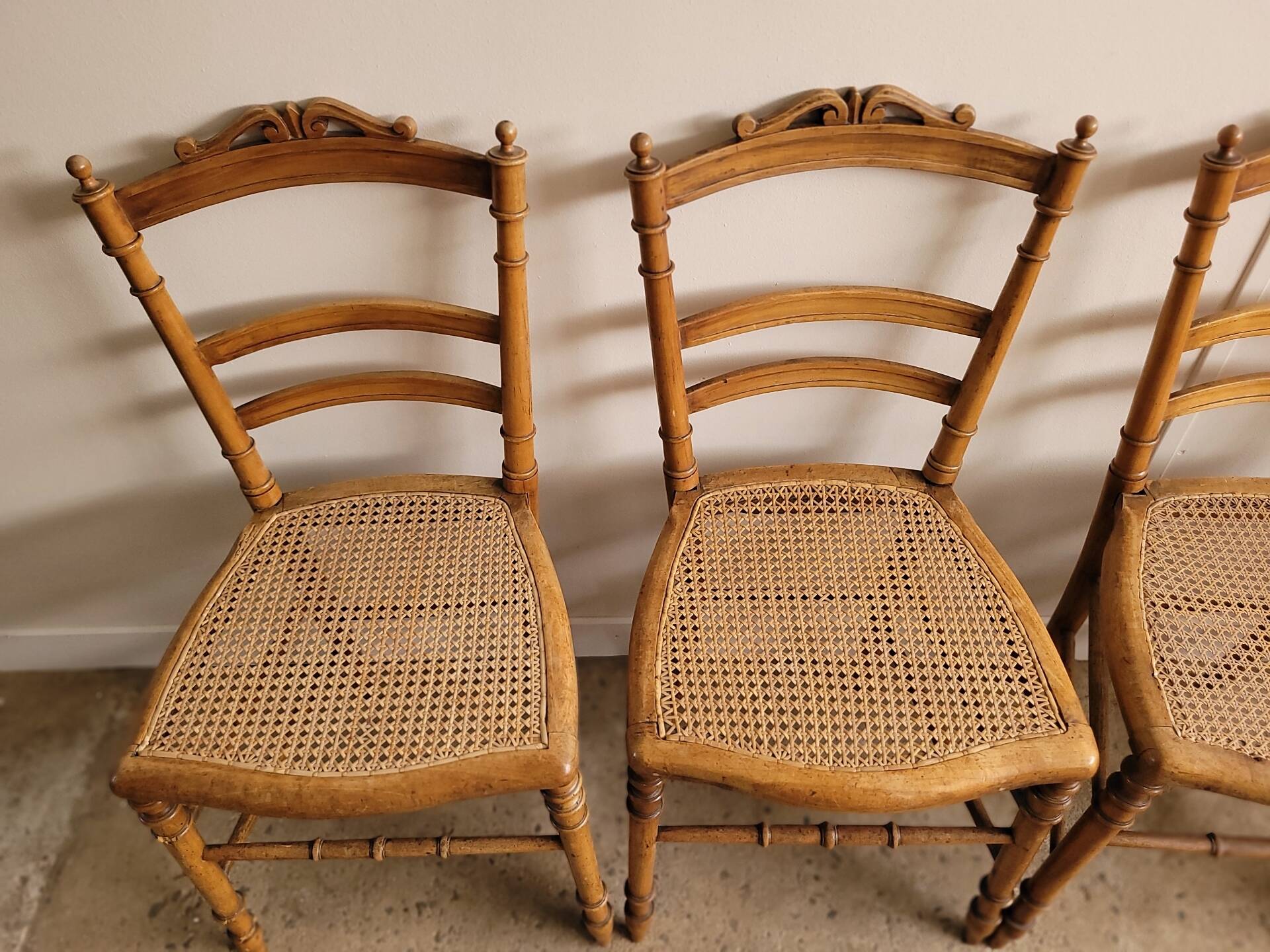 Lot de 4 chaises volantes Louis XVI