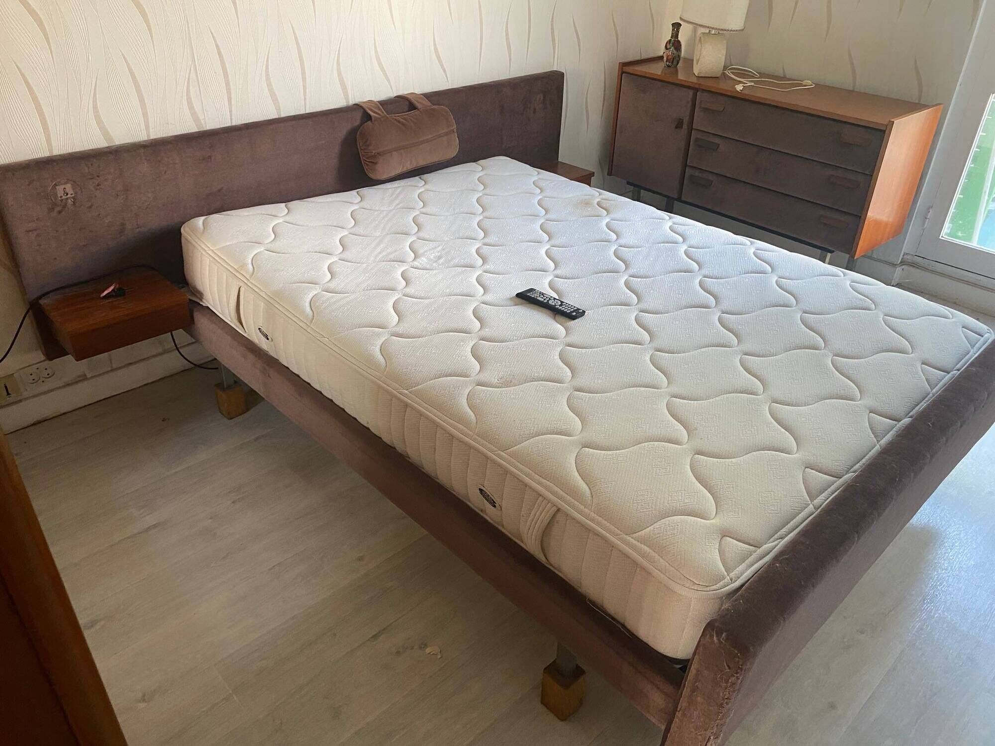 Lit Vintage Teck et velours