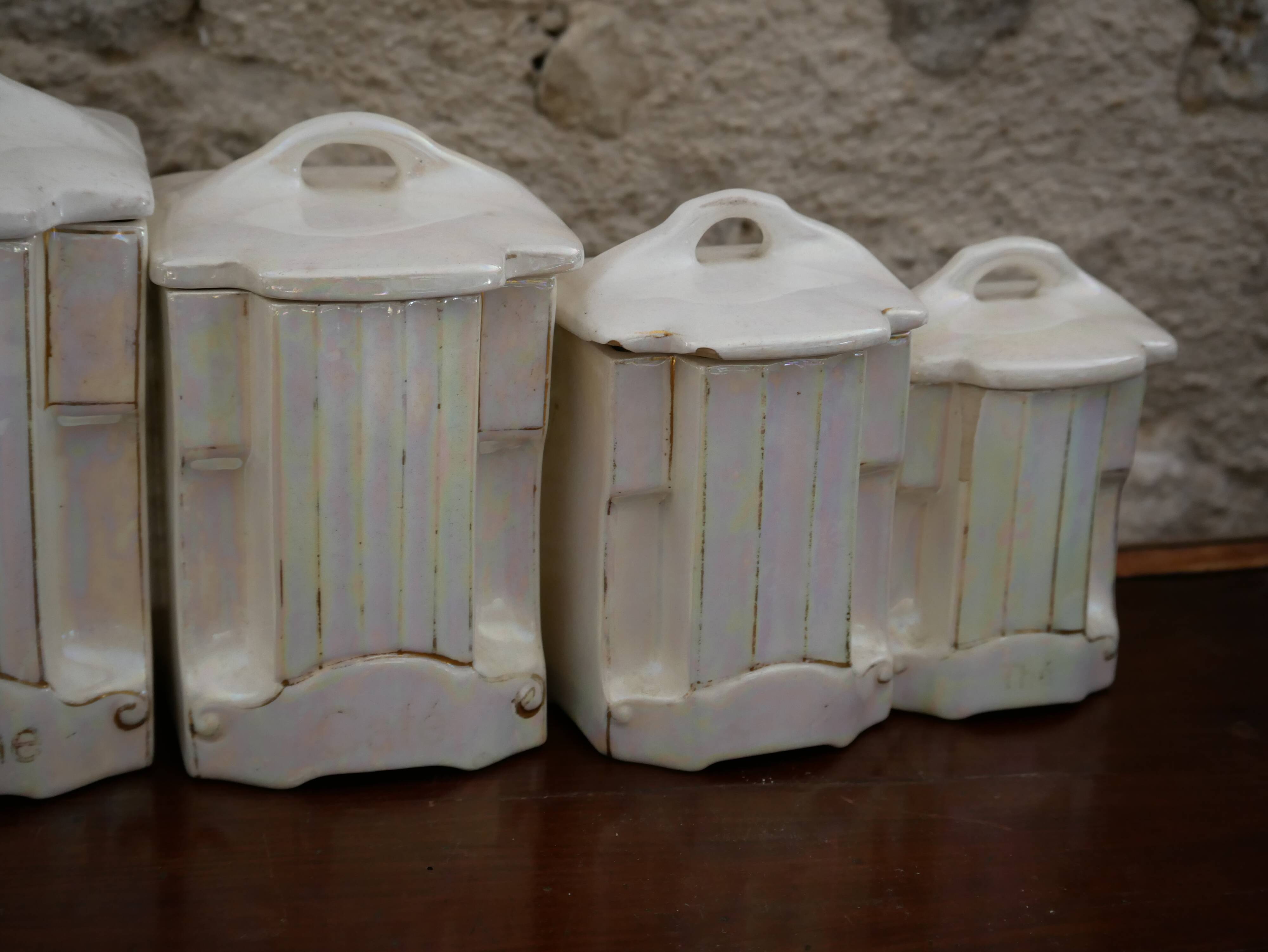 Spice pots