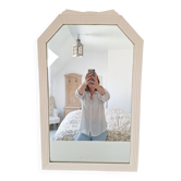 Miroir biseauté et mouluré beige