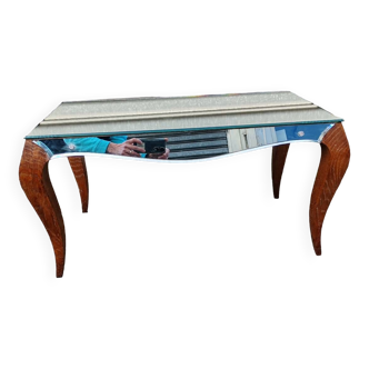 Mirrored coffee table and curved legs. 1940s.