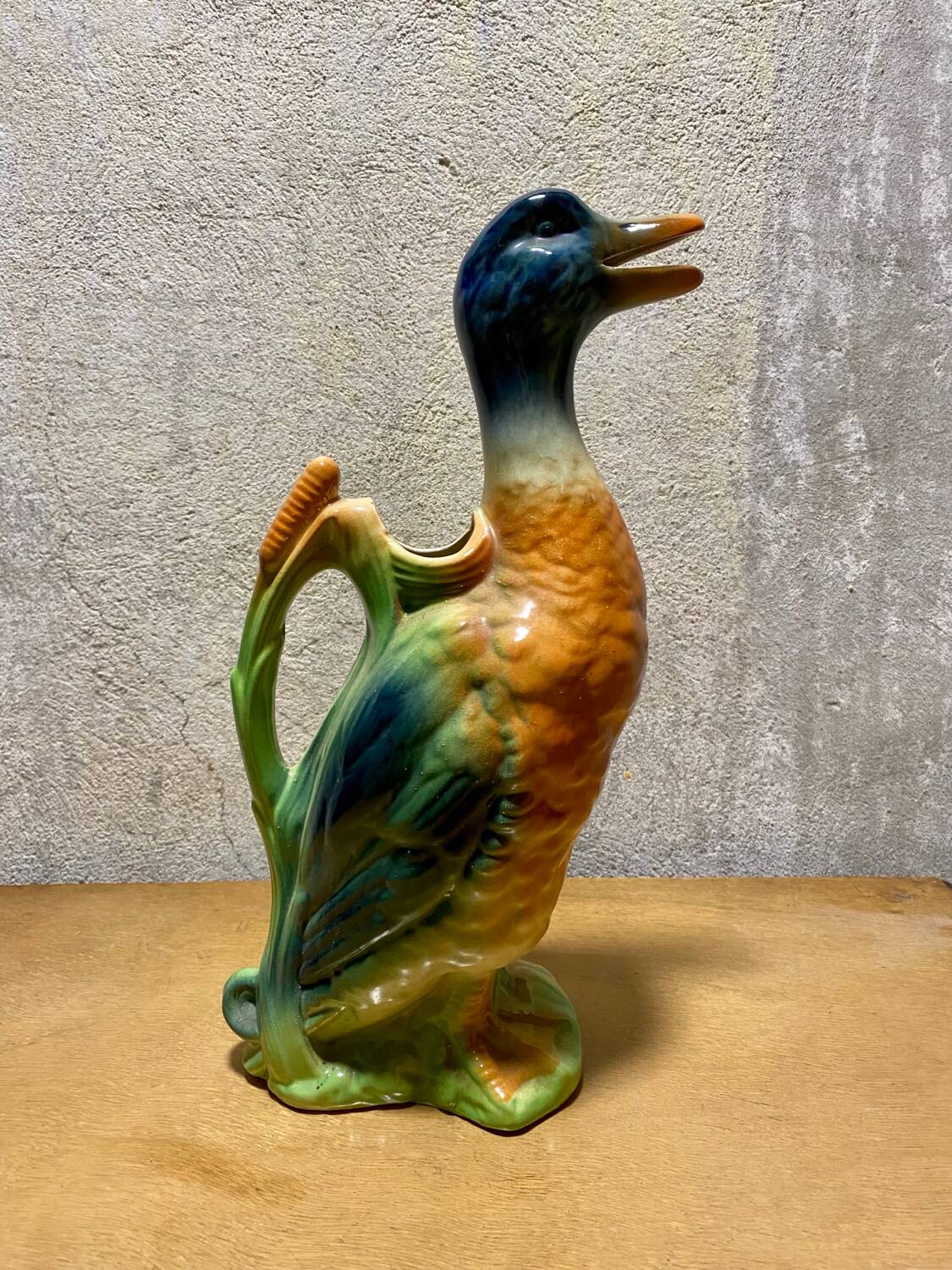 Pichet en barbotine, Canard, manufacture St Clement