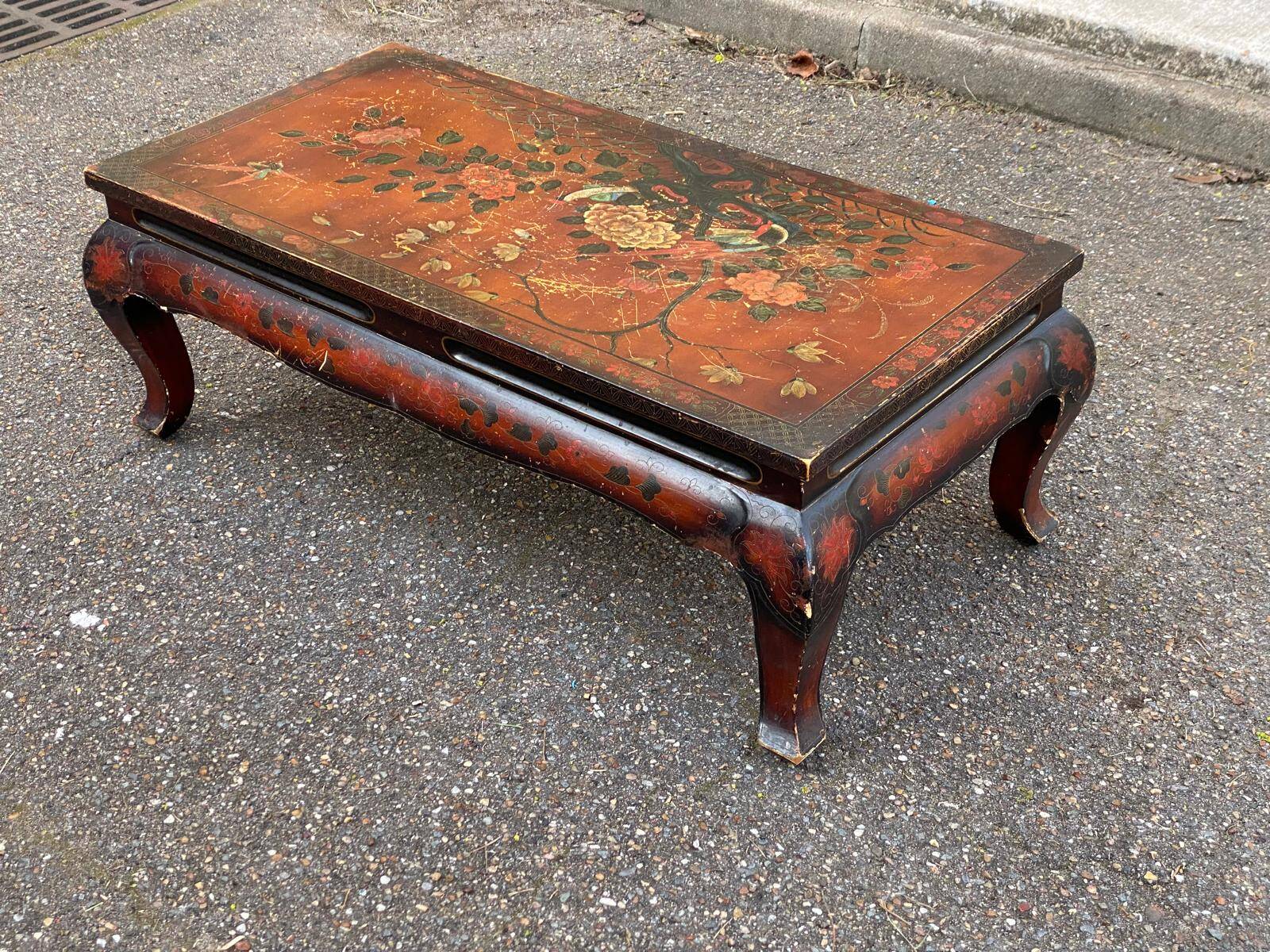Table basse asiatique motifs fleurs