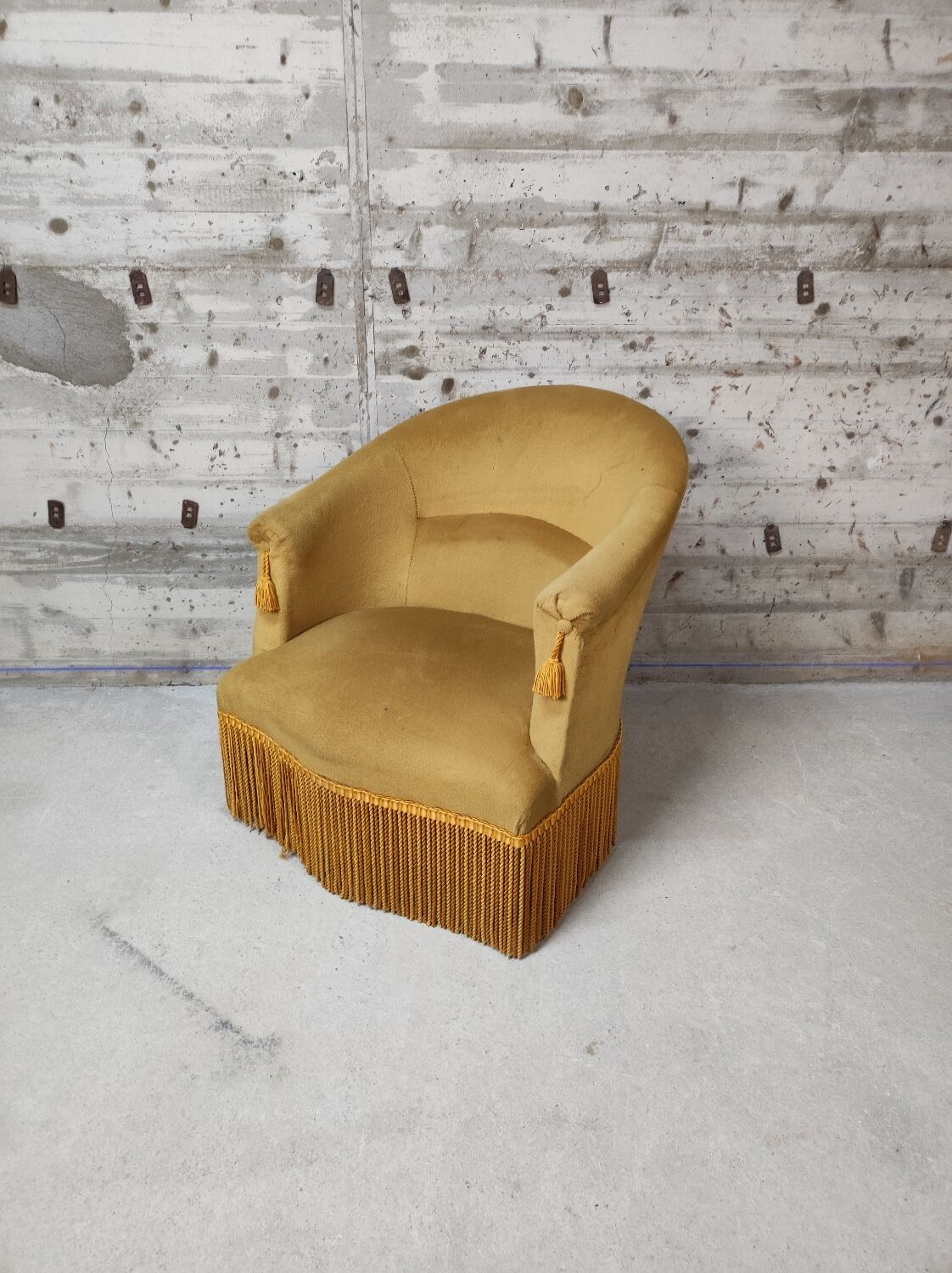 Yellow toad armchair