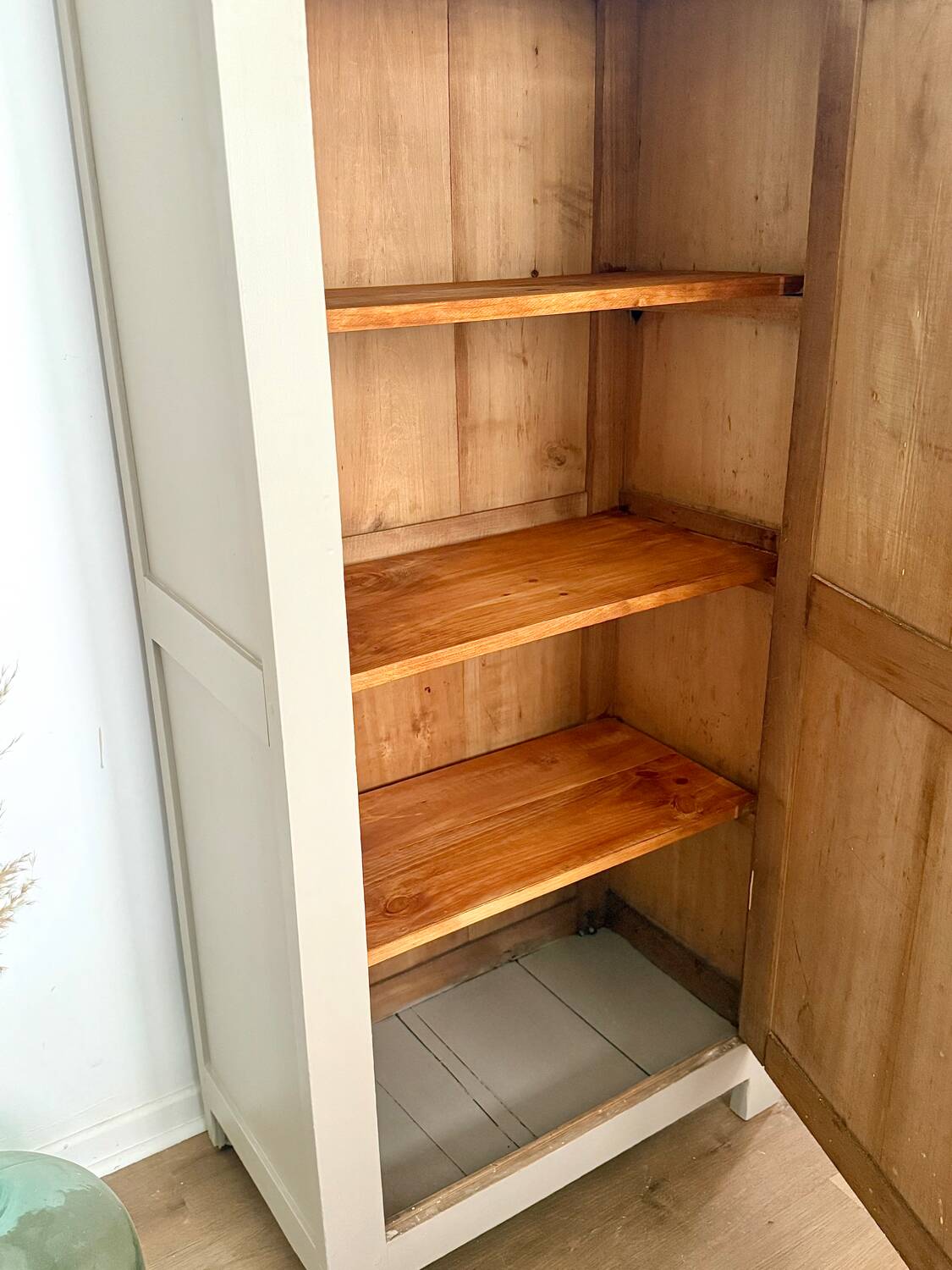 Small Parisian Wardrobe