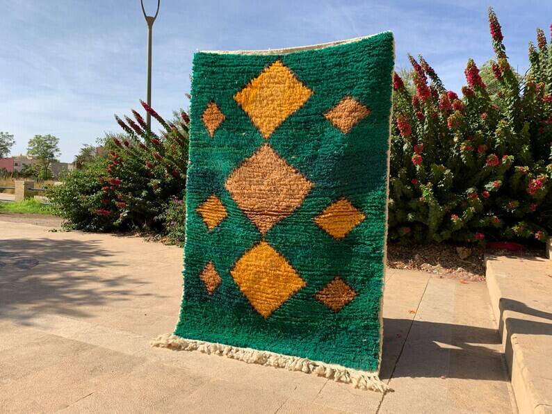 Pure wool rug, size 150 x 250 cm